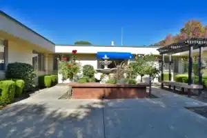 The courtyard at Marin Post Acute